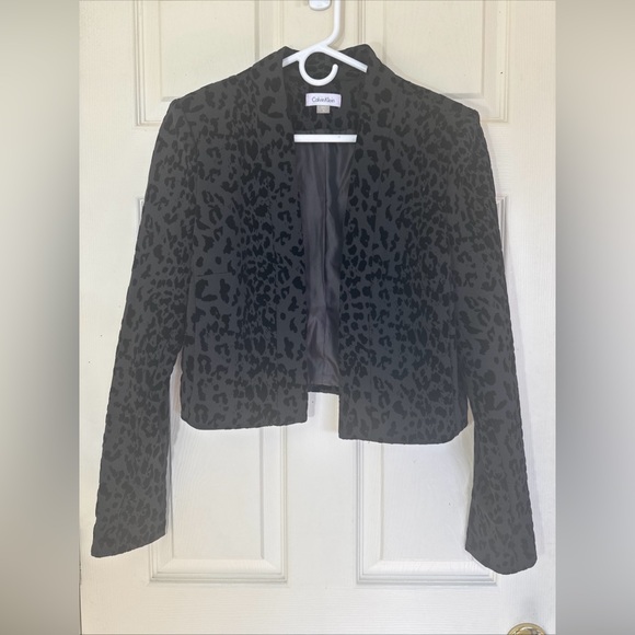 Calvin Klein Women’s Black Jacket Size Medium Velvety Crop Jacket/ Shrug - Picture 3 of 9